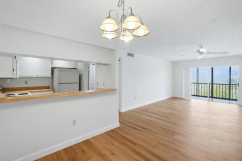 Copropriété à vendre à Sarasota, Floride: 2 chambres, 89.56 m2 № 2388304 - photo 11