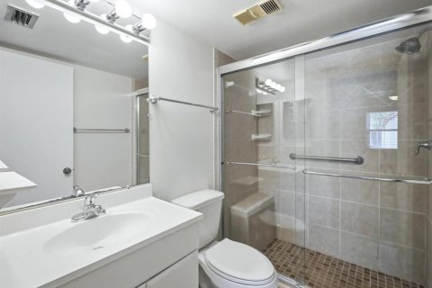 Copropriété à vendre à Sarasota, Floride: 2 chambres, 89.56 m2 № 2388304 - photo 17