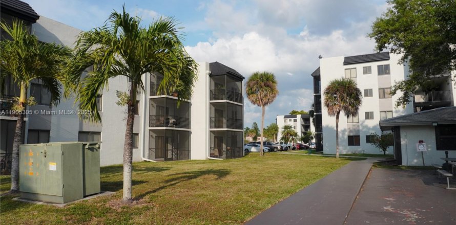 Condominio en Sunrise, Florida, 2 dormitorios  № 1956128