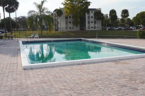 Condominio en venta en Sunrise, Florida, 2 dormitorios, 76.92 m2 № 1956128 - foto 11