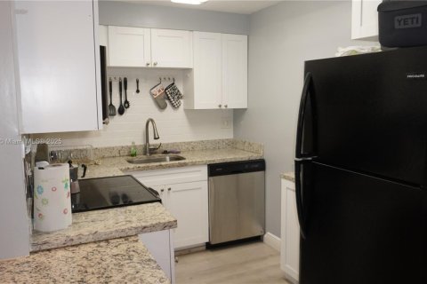 Condominio en venta en Sunrise, Florida, 2 dormitorios, 76.92 m2 № 1956128 - foto 4