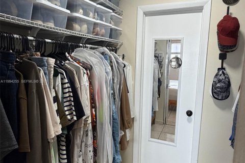 Condo in Miami, Florida, 1 bedroom  № 2056087 - photo 8