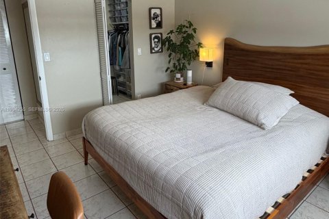 Condo in Miami, Florida, 1 bedroom  № 2056087 - photo 6