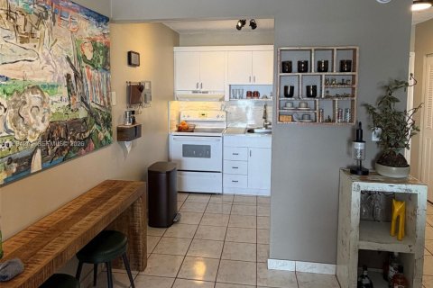 Condo in Miami, Florida, 1 bedroom  № 2056087 - photo 4