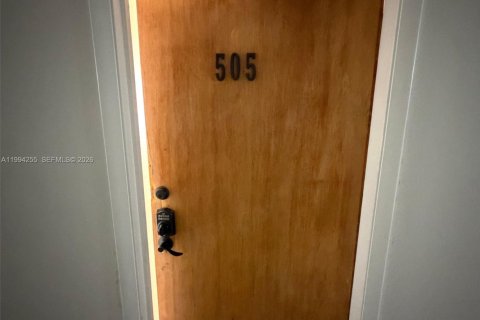 Condo in Miami, Florida, 1 bedroom  № 2056087 - photo 15