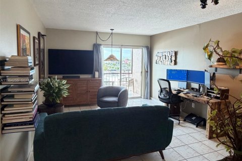 Condo in Miami, Florida, 1 bedroom  № 2056087