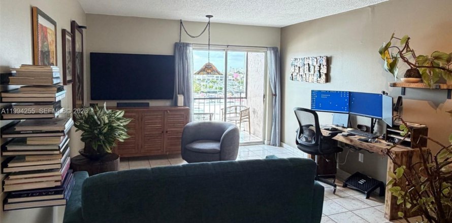 Condo in Miami, Florida, 1 bedroom  № 2056087