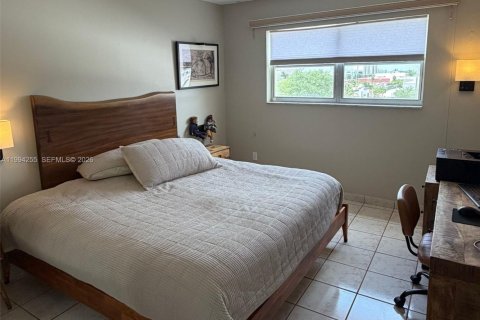 Condo in Miami, Florida, 1 bedroom  № 2056087 - photo 5