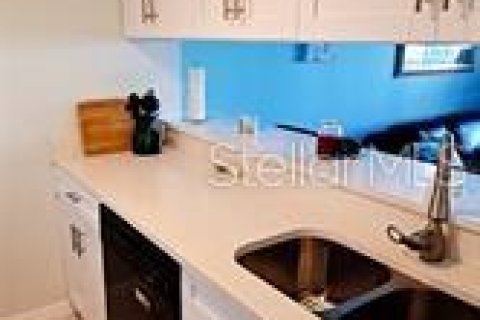 Condo in Belleair Bluffs, Florida, 1 bedroom  № 1882736 - photo 7
