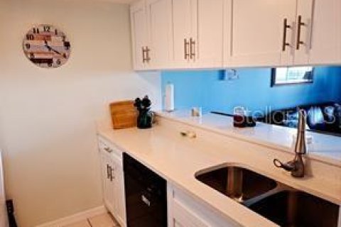 Condo in Belleair Bluffs, Florida, 1 bedroom  № 1882736 - photo 8
