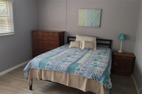 Condo in Belleair Bluffs, Florida, 1 bedroom  № 1882736 - photo 12
