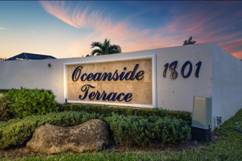 House in Jupiter, Florida 2 bedrooms, 102.19 sq.m. № 914512 - photo 1