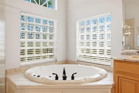 House in Windermere, Florida 4 bedrooms, 376.44 sq.m. № 2112905 - photo 6