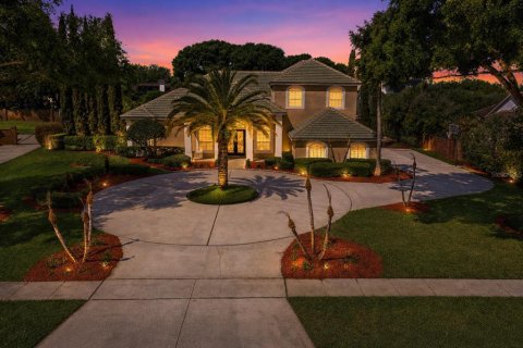 House in Windermere, Florida 4 bedrooms, 376.44 sq.m. № 2112905 - photo 11