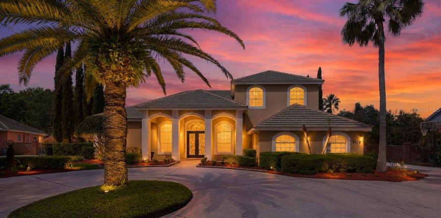 House in Windermere, Florida 4 bedrooms, 376.44 sq.m. № 2112905