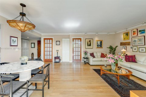 Condominio en venta en Miami, Florida, 2 dormitorios, 117.34 m2 № 2017784 - foto 5