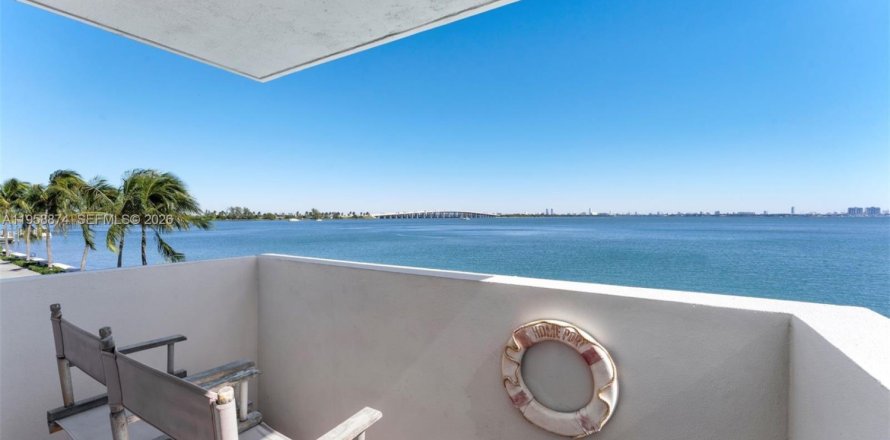 Condominio en Miami, Florida, 2 dormitorios  № 2017784