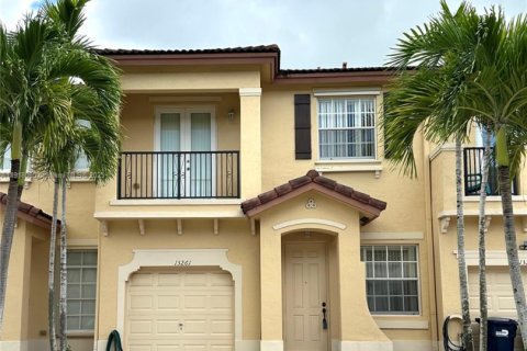 Снять в аренду таунхаус в Майами, Флорида 3 спальни, 155.15м2, № 1973997 - фото 1