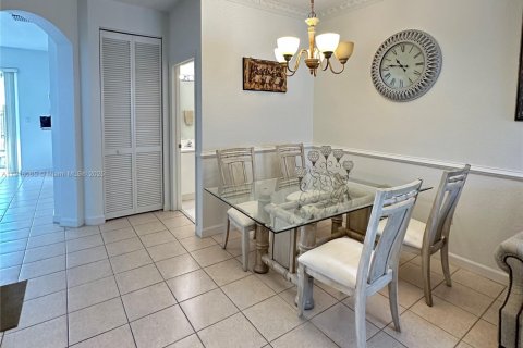 Снять в аренду таунхаус в Майами, Флорида 3 спальни, 155.15м2, № 1973997 - фото 3