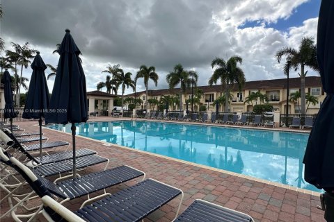 Снять в аренду таунхаус в Майами, Флорида 3 спальни, 155.15м2, № 1973997 - фото 23
