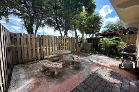 Снять в аренду таунхаус в Майами, Флорида 3 спальни, 155.15м2, № 1973997 - фото 11