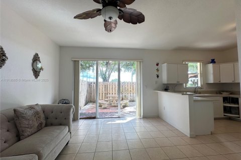 Снять в аренду таунхаус в Майами, Флорида 3 спальни, 155.15м2, № 1973997 - фото 6