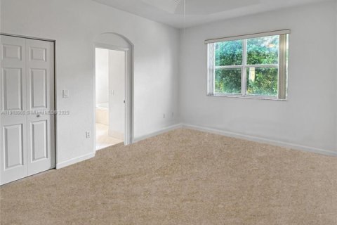 Снять в аренду таунхаус в Майами, Флорида 3 спальни, 155.15м2, № 1973997 - фото 18