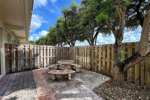 Снять в аренду таунхаус в Майами, Флорида 3 спальни, 155.15м2, № 1973997 - фото 10