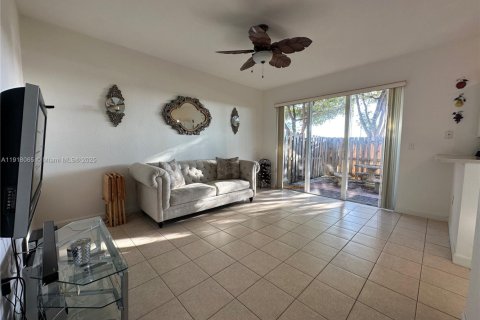 Снять в аренду таунхаус в Майами, Флорида 3 спальни, 155.15м2, № 1973997 - фото 5