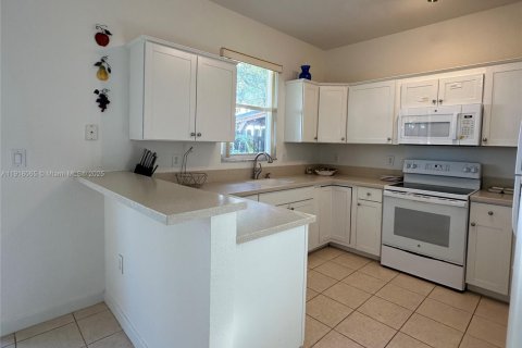 Снять в аренду таунхаус в Майами, Флорида 3 спальни, 155.15м2, № 1973997 - фото 8