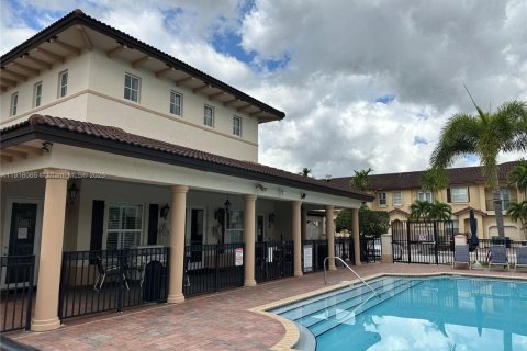 Снять в аренду таунхаус в Майами, Флорида 3 спальни, 155.15м2, № 1973997 - фото 21