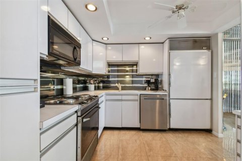 Condo in Clearwater, Florida, 4 bedrooms  № 1400582 - photo 6