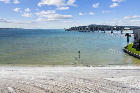 Condo in Clearwater, Florida, 4 bedrooms  № 1400582 - photo 16