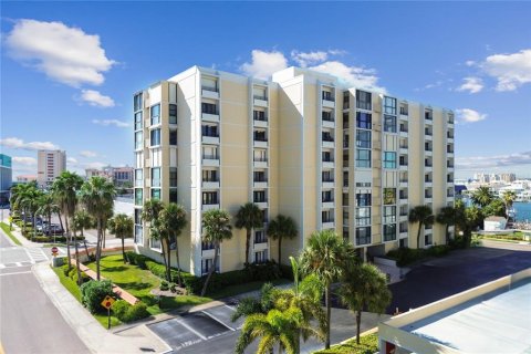 Condo in Clearwater, Florida, 4 bedrooms  № 1400582 - photo 1