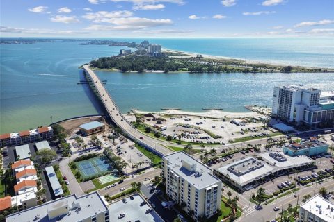 Condo in Clearwater, Florida, 4 bedrooms  № 1400582 - photo 2