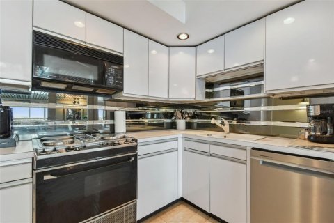 Condo in Clearwater, Florida, 4 bedrooms  № 1400582 - photo 8
