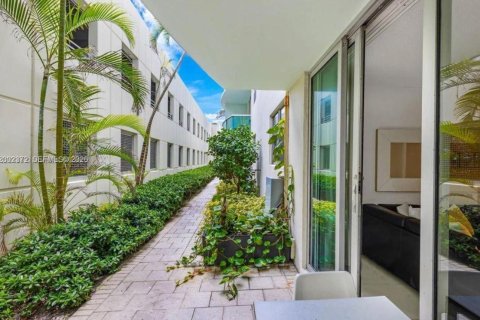 Copropriété à vendre à Hollywood, Floride: 1 chambre, 81.2 m2 № 2067817 - photo 11