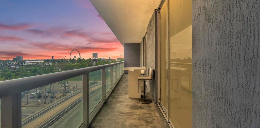 Condo in Miami, Florida, 2 bedrooms № 1935166
