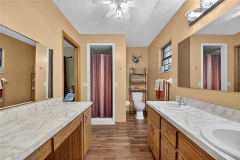House in Bushnell, Florida 3 bedrooms, 165.55 sq.m. № 2308355 - photo 15