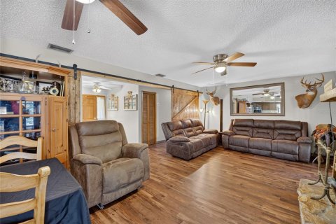 House in Bushnell, Florida 3 bedrooms, 165.55 sq.m. № 2308355 - photo 10