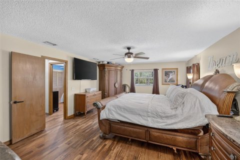 House in Bushnell, Florida 3 bedrooms, 165.55 sq.m. № 2308355 - photo 13