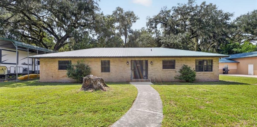 House in Bushnell, Florida 3 bedrooms, 165.55 sq.m. № 2308355