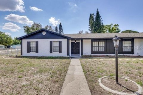House in Wimauma, Florida 3 bedrooms, 152.36 sq.m. № 2239173 - photo 2