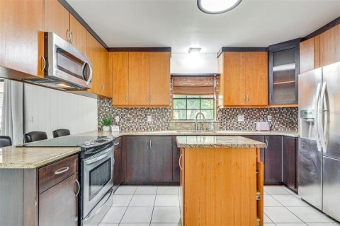 House in Wimauma, Florida 3 bedrooms, 152.36 sq.m. № 2239173 - photo 10