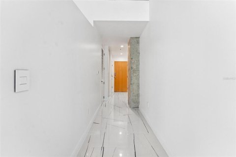 Condo in Tampa, Florida, 1 bedroom  № 1765520 - photo 4