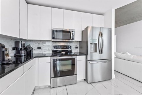 Condo in Tampa, Florida, 1 bedroom  № 1765520 - photo 9