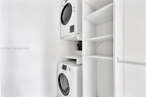 Condo in Fort Lauderdale, Florida, 2 bedrooms  № 2031384 - photo 28