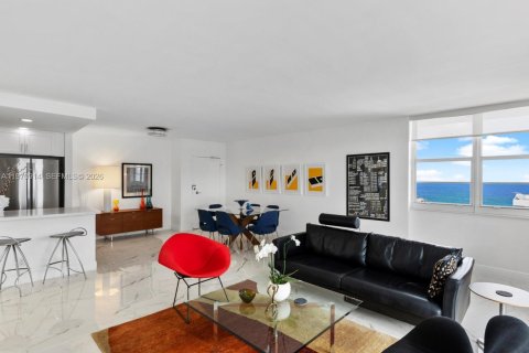 Condo in Fort Lauderdale, Florida, 2 bedrooms  № 2031384 - photo 12