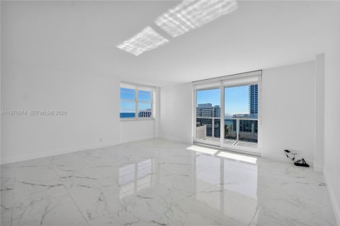 Condo in Fort Lauderdale, Florida, 2 bedrooms  № 2031384 - photo 16