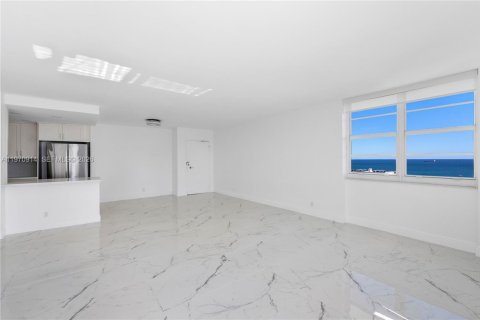 Condo in Fort Lauderdale, Florida, 2 bedrooms  № 2031384 - photo 11